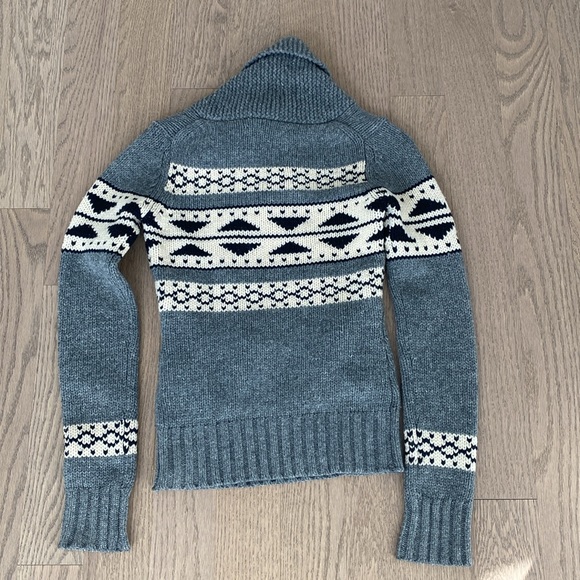 Aritzia TNA Wool Cowichan Sweater - Picture 3 of 5